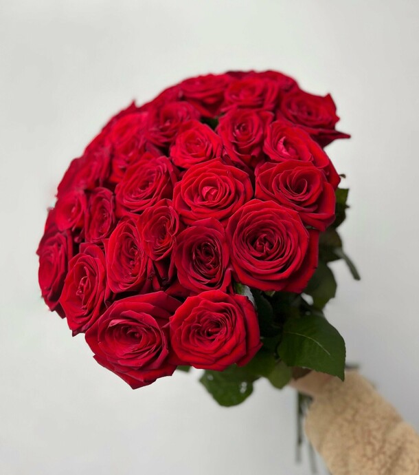 Букеты цветов из красных роз 35 шт, красивый букет цветов 50 см, букет живых цветов, россия, арт: 1628, артикул F1429572 - 19250 рублей, доставка по городу. Flawery - доставка цветов