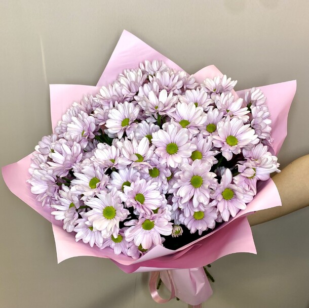 Букет сиреневых ромашек, артикул F1399284 - 5869 рублей, доставка по городу. Flawery - доставка цветов