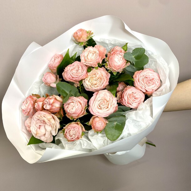 Букет кустовых пионо видных роз, артикул F1399339 - 6273 рублей, доставка по городу. Flawery - доставка цветов