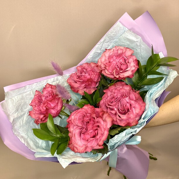 Букет из кружевных роз, артикул F1399627 - 6197 рублей, доставка по городу. Flawery - доставка цветов