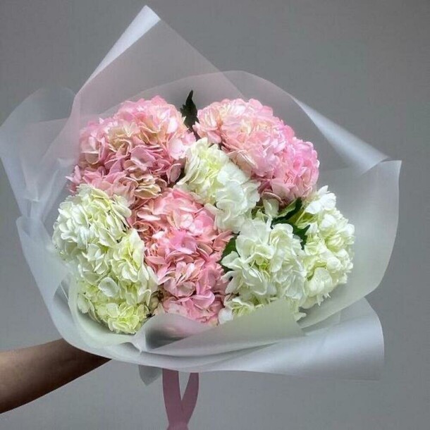 Букет из 7 гортензий, артикул F1399150 - 8504 рублей, доставка по городу. Flawery - доставка цветов