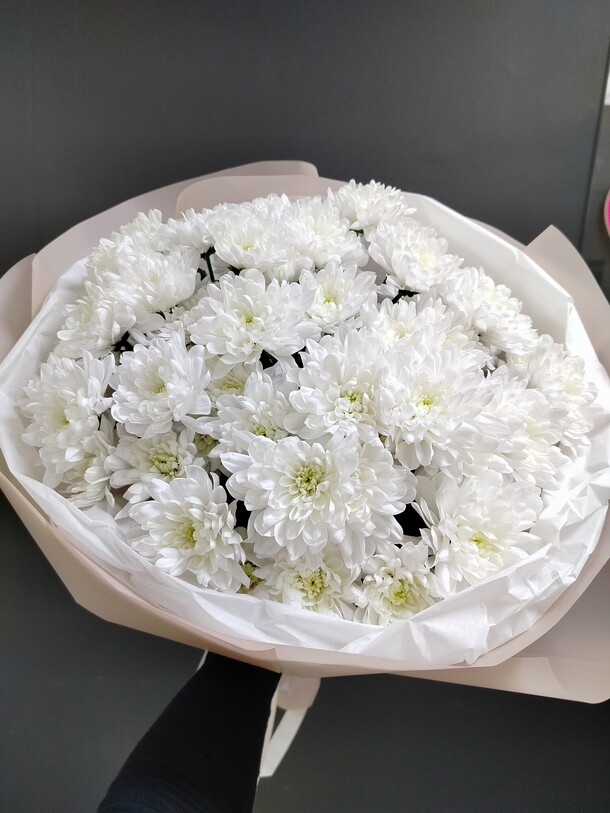 Хризантемы в стильном оформлении, артикул F1412650 - 5154 рублей, доставка по городу. Flawery - доставка цветов