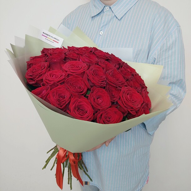 Букет из 35 бордовых роз, артикул F1451914 - 12804 рублей, доставка по городу. Flawery - доставка цветов