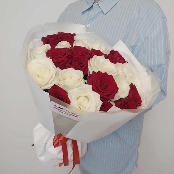 Букет из 15 роз микс, артикул F1453059 - 8456 рублей, доставка по городу. Flawery - доставка цветов