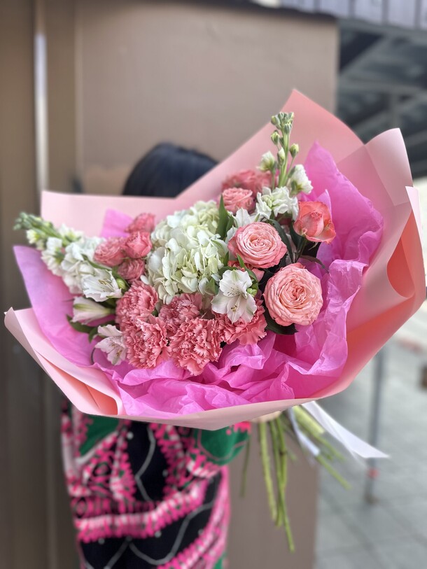 Яркий букет💓, артикул F1399798 - 6980 рублей, доставка по городу. Flawery - доставка цветов