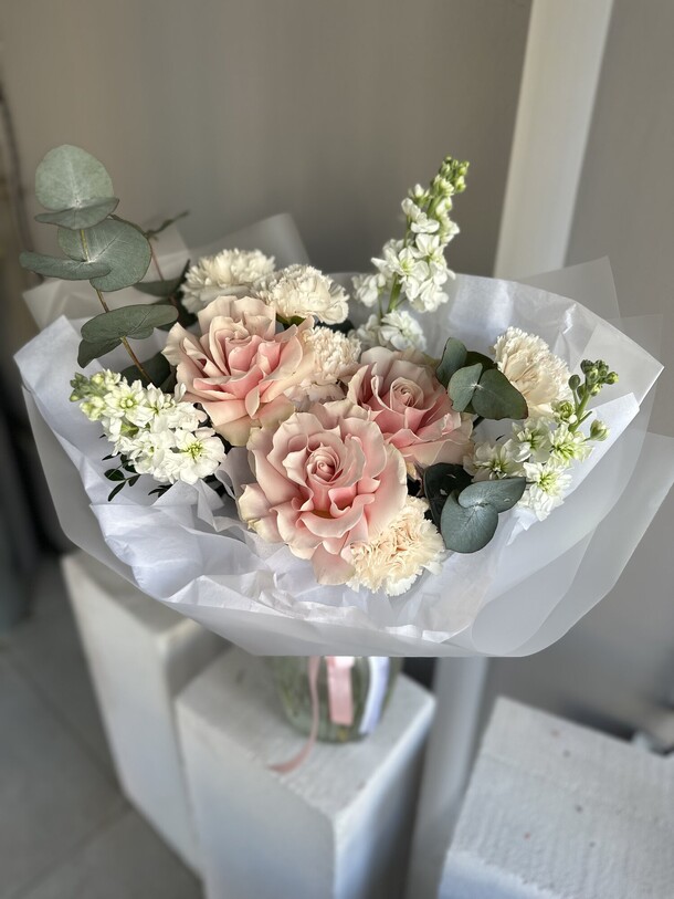 Ароматный кружевной букет, артикул F1399803 - 5500 рублей, доставка по городу. Flawery - доставка цветов