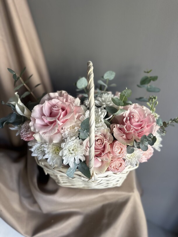 Композиция в корзине, артикул F1399863 - 7250 рублей, доставка по городу. Flawery - доставка цветов