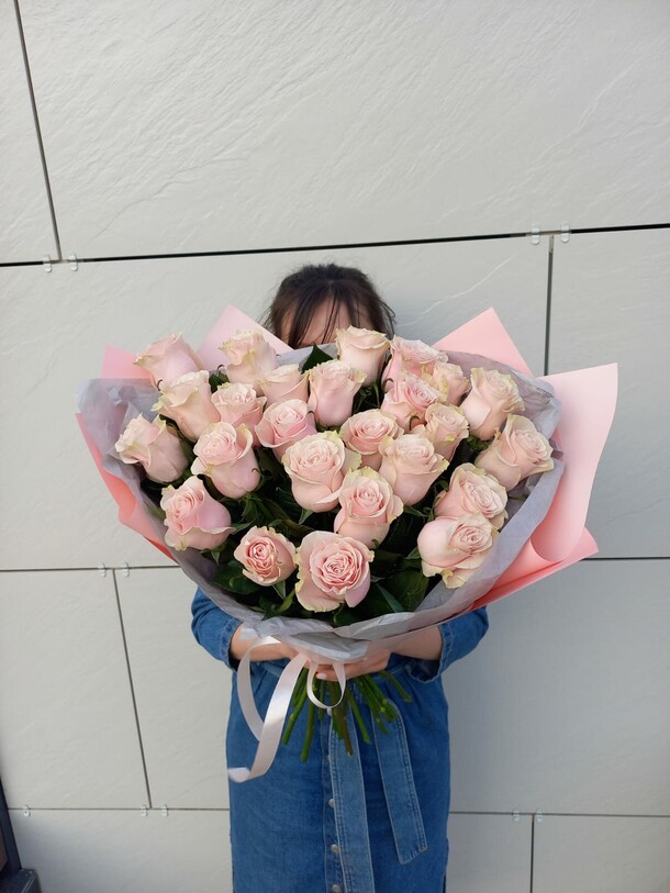 23 розы эквадор, артикул F1399882 - 12430 рублей, доставка по городу. Flawery - доставка цветов