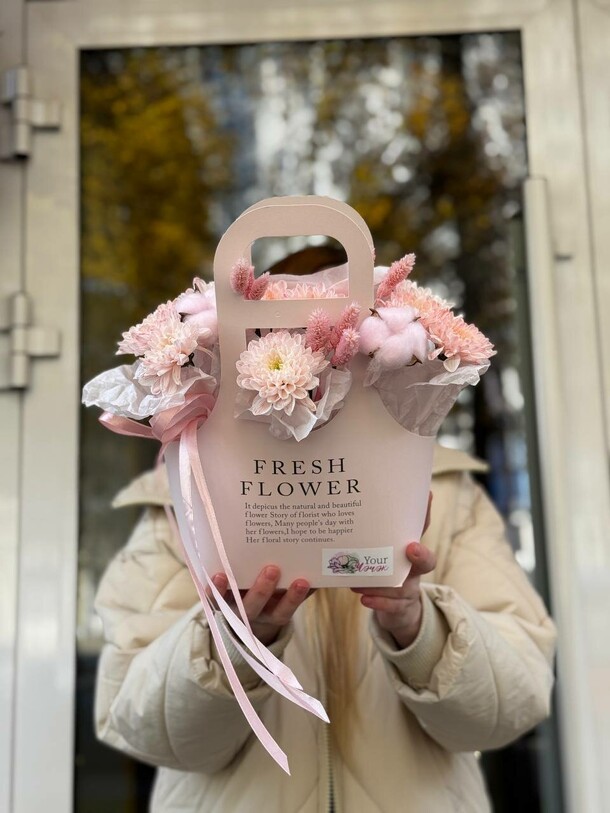 Комплимент, артикул F1484053 - 2500 рублей, доставка по городу. Flawery - доставка цветов