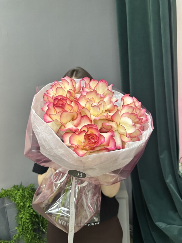 Букет из ажурных роз, артикул F1409689 - 4250 рублей, доставка по городу. Flawery - доставка цветов