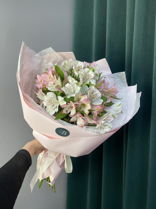 Букет из стойких альстромерий, артикул F1412631 - 4300 рублей, доставка по городу. Flawery - доставка цветов