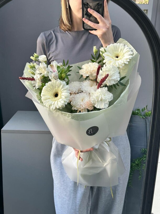 Букет с герберой, артикул F1417789 - 5500 рублей, доставка по городу. Flawery - доставка цветов