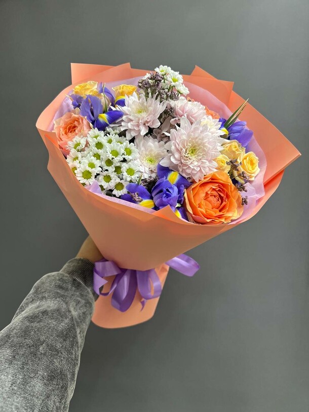 Букет с розами гравити, артикул F1400409 - 3950 рублей, доставка по городу. Flawery - доставка цветов