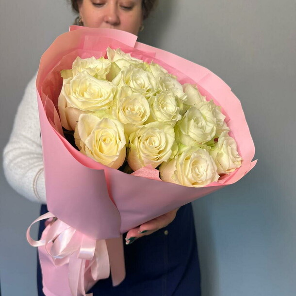 Букет из 15 белых роз, артикул F1424016 - 4200 рублей, доставка по городу. Flawery - доставка цветов