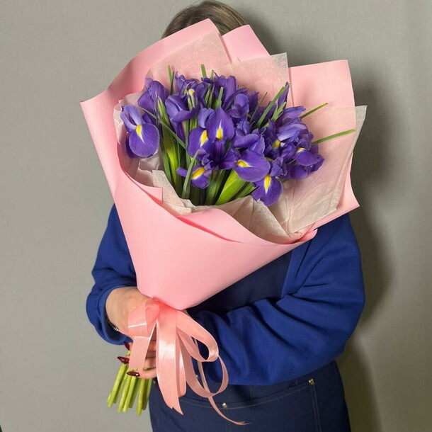Букет 15 ирисов в розовом, артикул F1426692 - 3300 рублей, доставка по городу. Flawery - доставка цветов