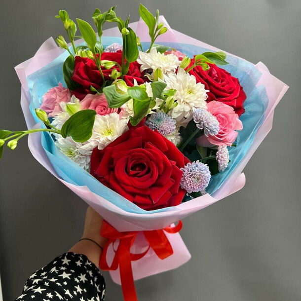 Букет с красными розами, артикул F1497330 - 5400 рублей, доставка по городу. Flawery - доставка цветов