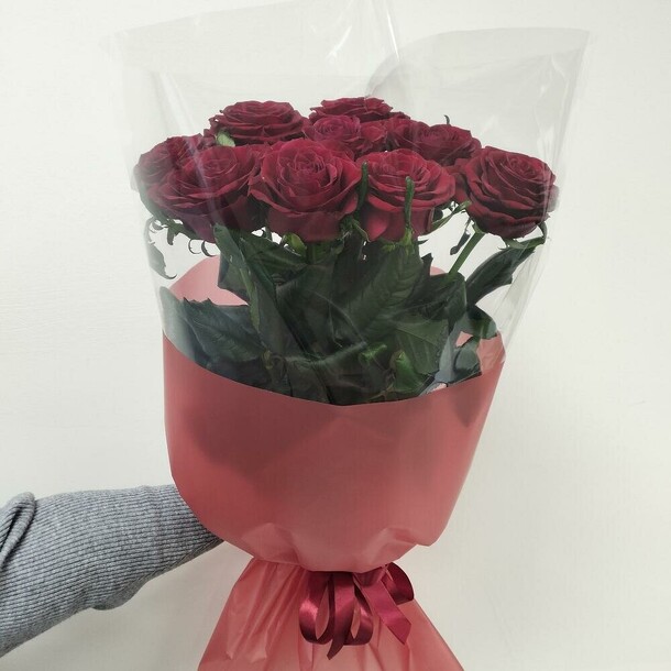Моно букет из 9 красных роз, артикул F1410536 - 4180 рублей, доставка по городу. Flawery - доставка цветов