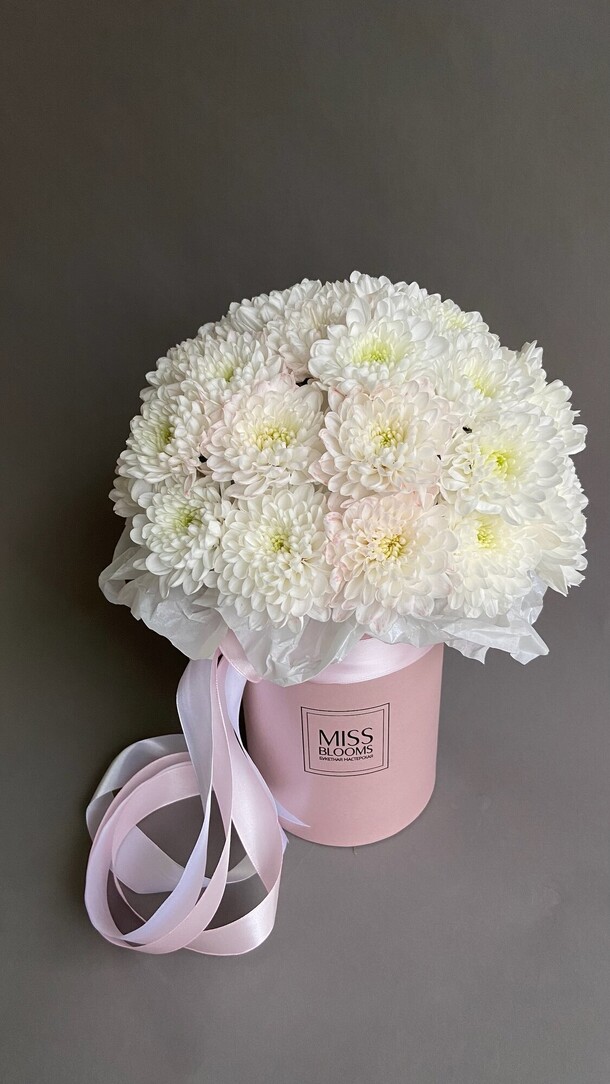 Коробка с хризантемой, артикул F1401292 - 3000 рублей, доставка по городу. Flawery - доставка цветов