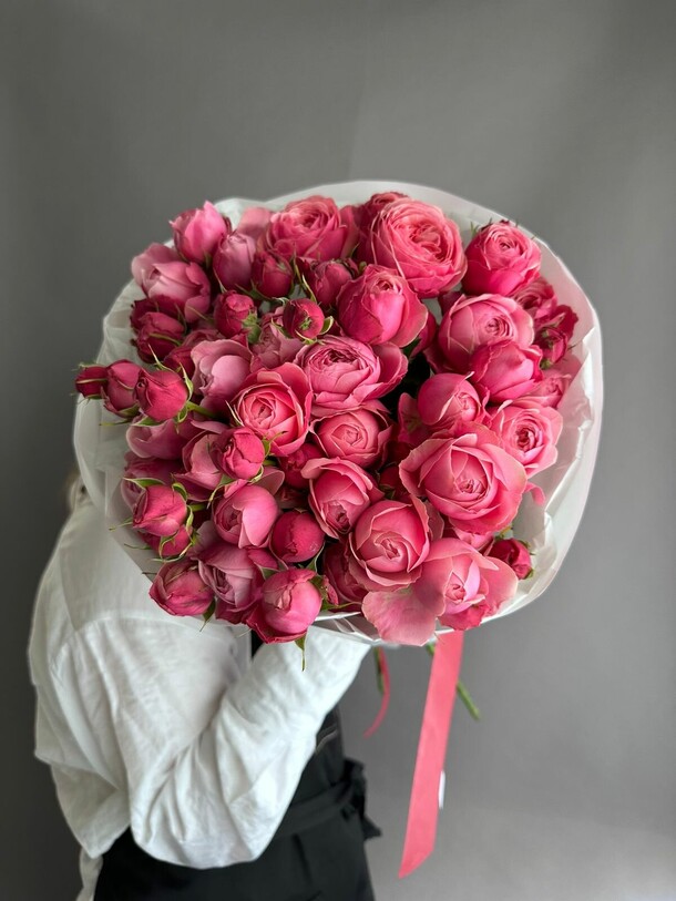 Букет кустовой розы, артикул F1401297 - 8590 рублей, доставка по городу. Flawery - доставка цветов