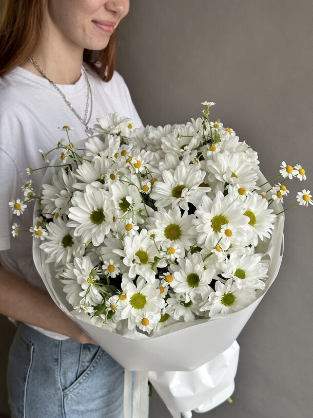 Букет ромашек, артикул F1452113 - 4650 рублей, доставка по городу. Flawery - доставка цветов
