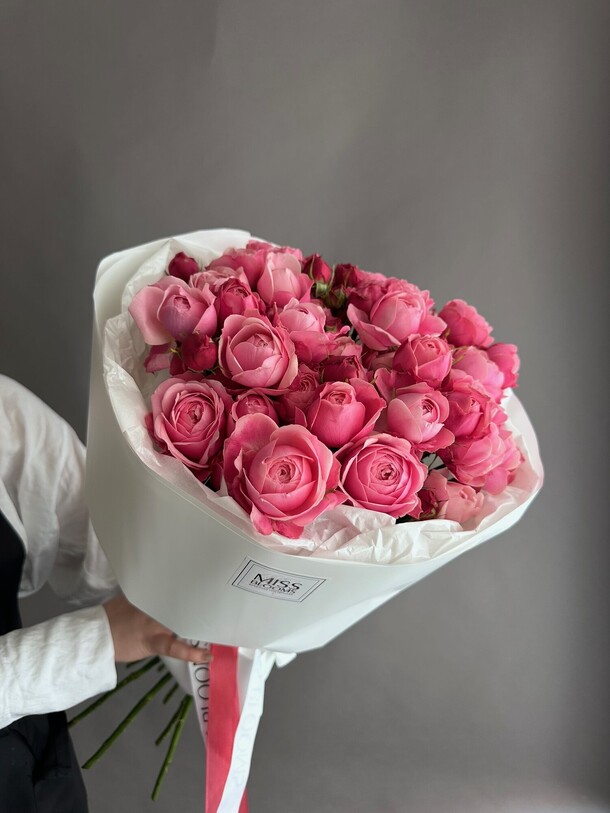 Букет кустовой пионовидной розы, артикул F1457713 - 6150 рублей, доставка по городу. Flawery - доставка цветов