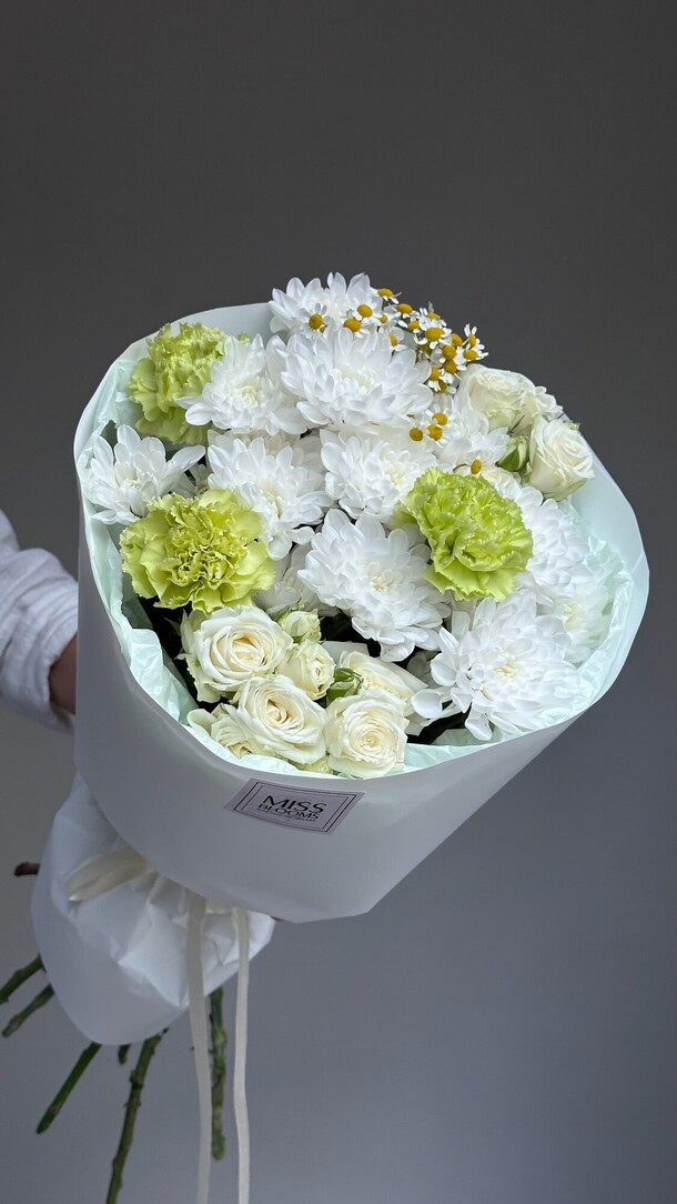 Букет с диантусами лайм, артикул F1488792 - 5750 рублей, доставка по городу. Flawery - доставка цветов
