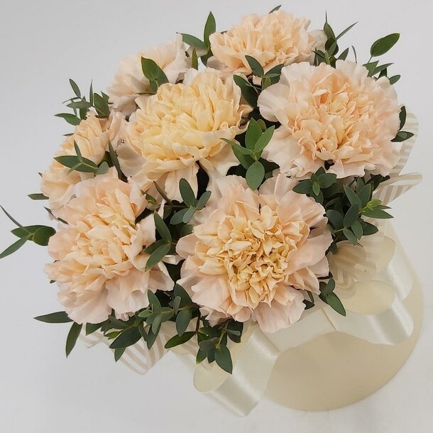 Элеганс: диантусы в коробке, артикул F1407200 - 2500 рублей, доставка по городу. Flawery - доставка цветов