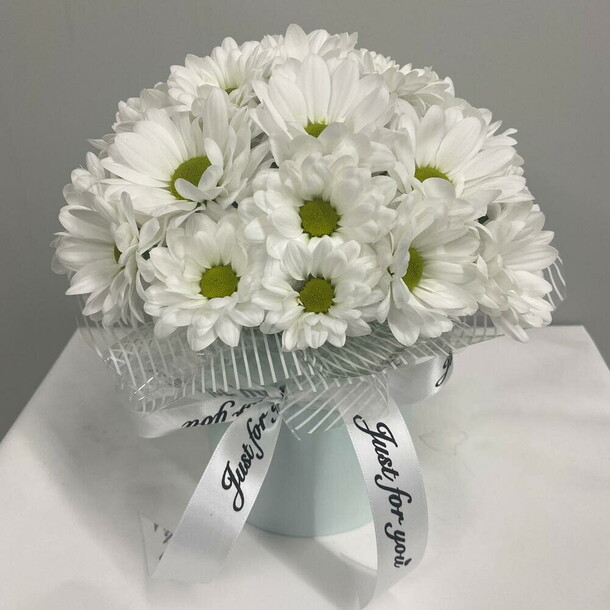 Цветы в коробке, артикул F1415164 - 2600 рублей, доставка по городу. Flawery - доставка цветов