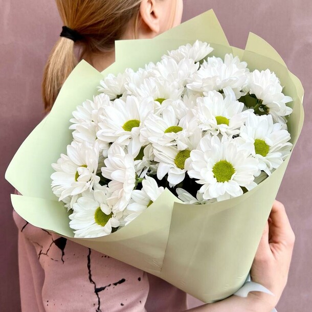 Белые ромашки, артикул F1424379 - 3200 рублей, доставка по городу. Flawery - доставка цветов