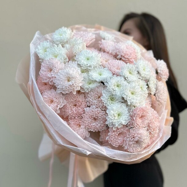 Букет из хризантем, артикул F1483687 - 6420 рублей, доставка по городу. Flawery - доставка цветов