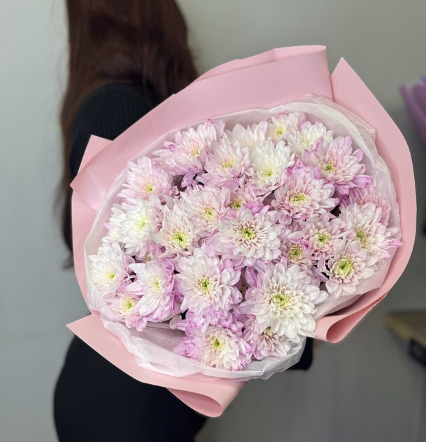 Нежный букет кустовых хризантем, артикул F1405687 - 3500 рублей, доставка по городу. Flawery - доставка цветов