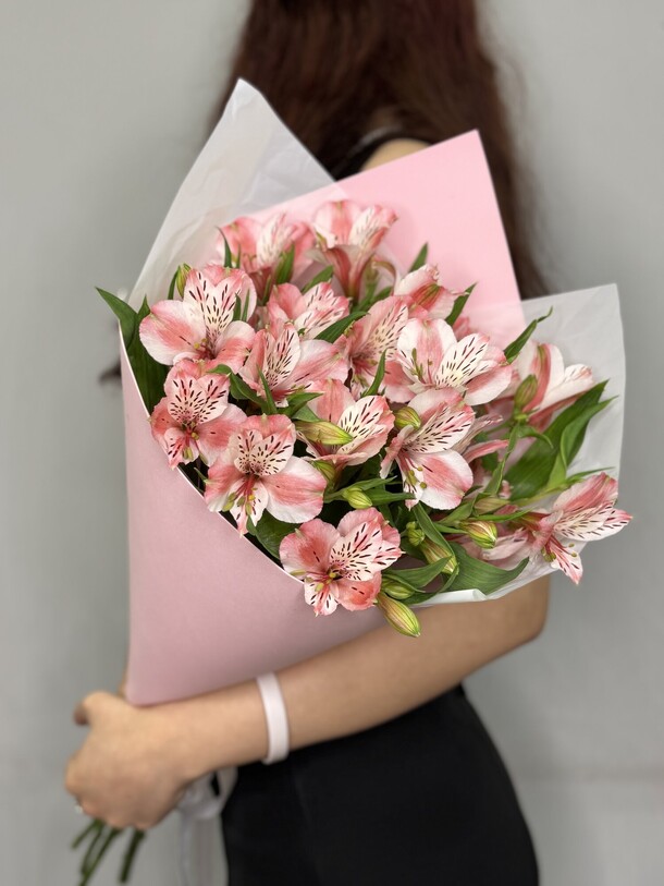 Букет нежной альстромерии, артикул F1406470 - 3630 рублей, доставка по городу. Flawery - доставка цветов