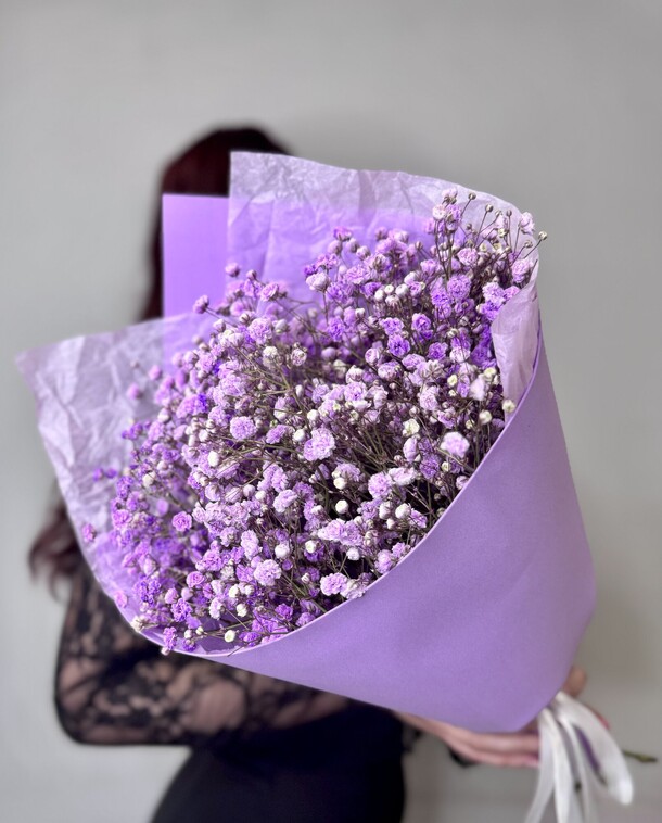 Букет из фиолетовой гипсофилы, артикул F1406578 - 3352 рублей, доставка по городу. Flawery - доставка цветов