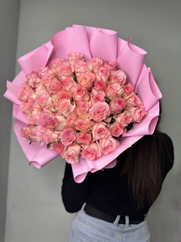 51 розовая роза 💕, артикул F1411453 - 15972 рублей, доставка по городу. Flawery - доставка цветов