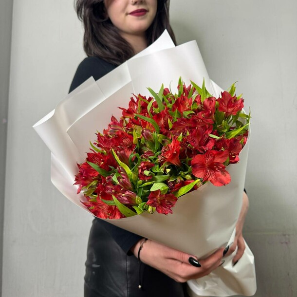 15 сочных альстромерий, артикул F1427598 - 4424 рублей, доставка по городу. Flawery - доставка цветов