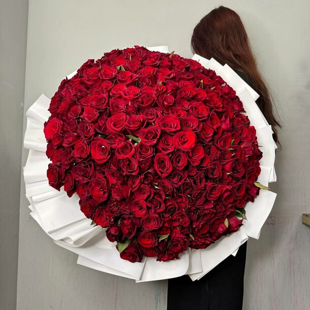 201 красная роза 🔥, артикул F1430053 - 39688 рублей, доставка по городу. Flawery - доставка цветов