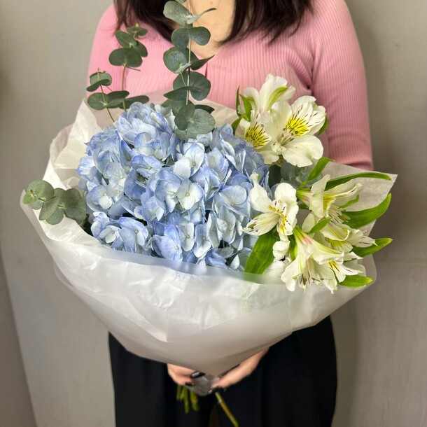 Гортензия и альстромерия, артикул F1430567 - 3570 рублей, доставка по городу. Flawery - доставка цветов