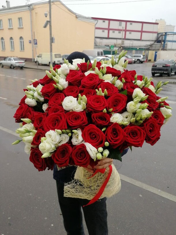 Эустома с розами, артикул F1086740 - 22546 рублей, доставка по городу. Flawery - доставка цветов