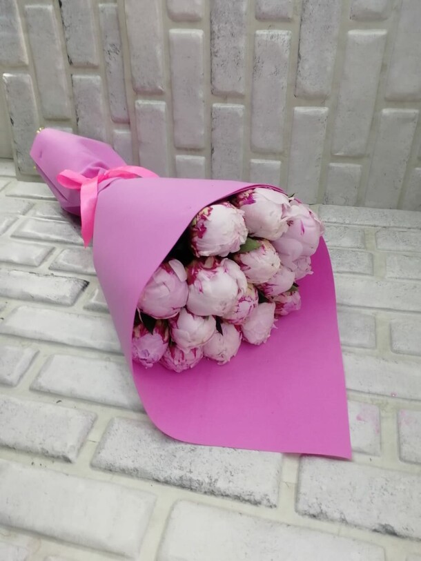 Букет из пионы, артикул F1086742 - 18149 рублей, доставка по городу. Flawery - доставка цветов