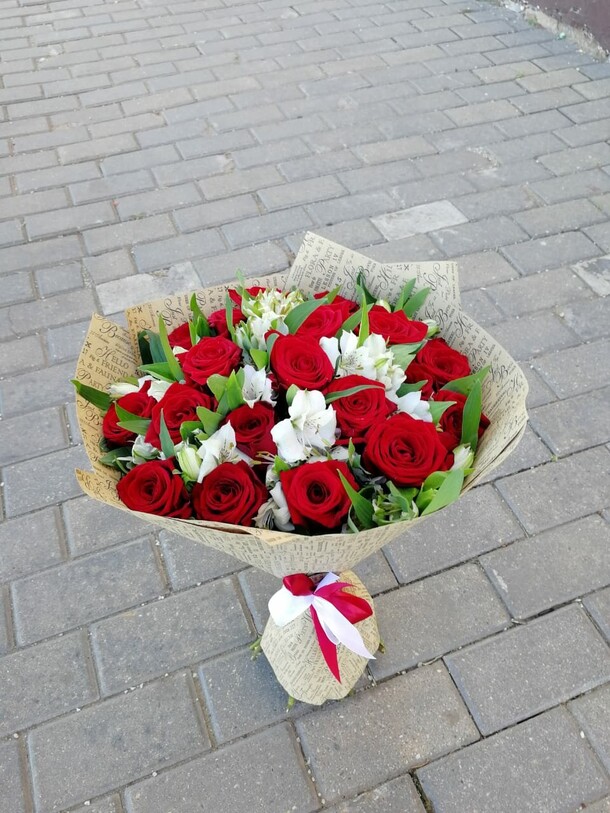 Альстромерии с розами, артикул F1086744 - 8051 рублей, доставка по городу. Flawery - доставка цветов