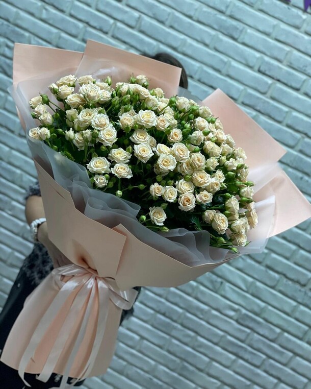 Кустовые розы, артикул F1131209 - 35076 рублей, доставка по городу. Flawery - доставка цветов