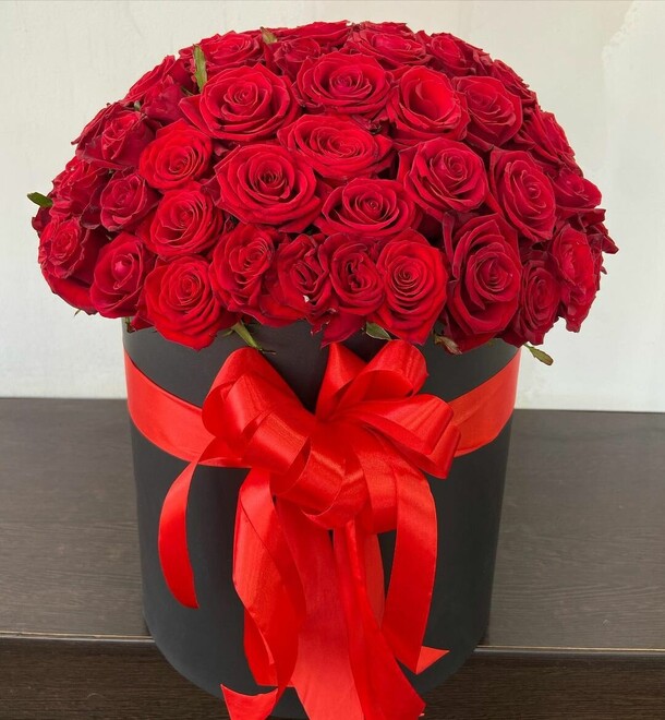 Роза 51 в коробке, артикул F1132061 - 11712 рублей, доставка по городу. Flawery - доставка цветов