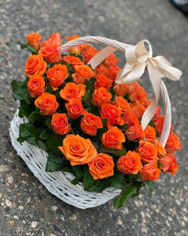 Корзина с розами, артикул F1132087 - 15003 рублей, доставка по городу. Flawery - доставка цветов