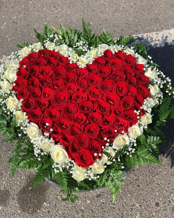 Роза 101 в коробке ❤️, артикул F1133211 - 35137 рублей, доставка по городу. Flawery - доставка цветов