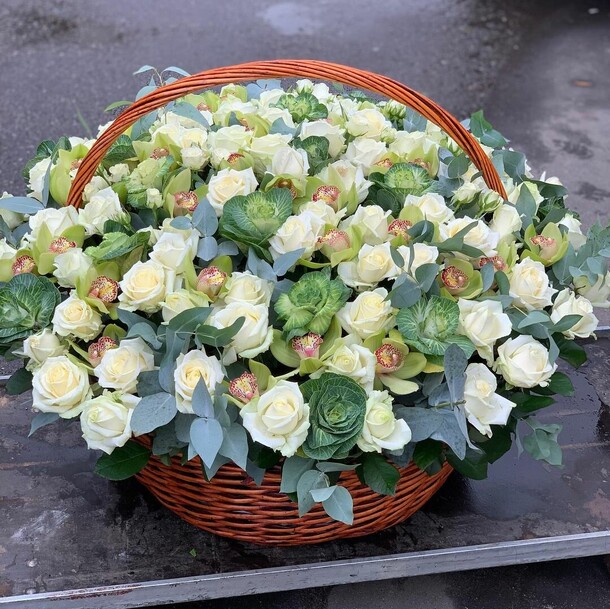 Цветочки в  корзине, артикул F1133212 - 76999 рублей, доставка по городу. Flawery - доставка цветов