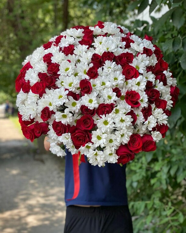Красное&белое, артикул F1137972 - 26619 рублей, доставка по городу. Flawery - доставка цветов