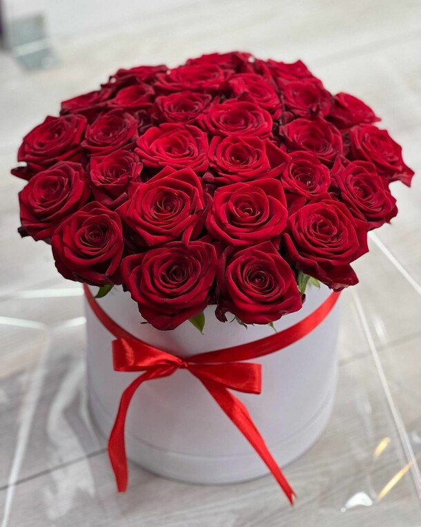 Розы в коробке, артикул F1139877 - 5855 рублей, доставка по городу. Flawery - доставка цветов