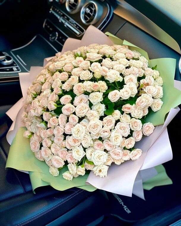 Кустовые розы, артикул F1142242 - 54562 рублей, доставка по городу. Flawery - доставка цветов