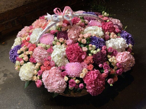 Роскошная корзинка с цветами, артикул F1142956 - 87999 рублей, доставка по городу. Flawery - доставка цветов