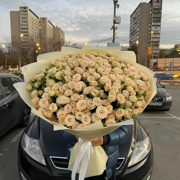 Роза кустовая 101, артикул F1147856 - 43999 рублей, доставка по городу. Flawery - доставка цветов